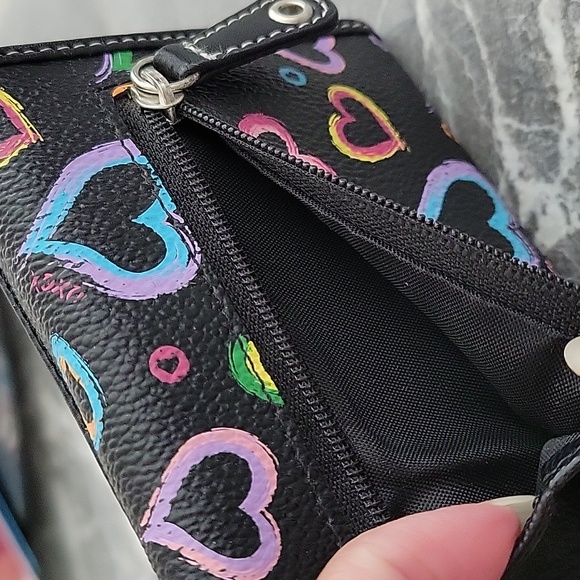 XOXO TEXTURED VEGAN WALLET - Picture 2 of 5